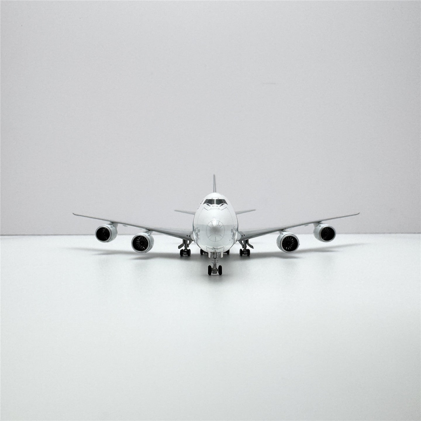 Cathay Pacific Boeing 747-8F Reg. B-LJN image 5