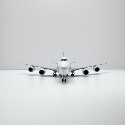 Cathay Pacific Boeing 747-8F Reg. B-LJN image 5