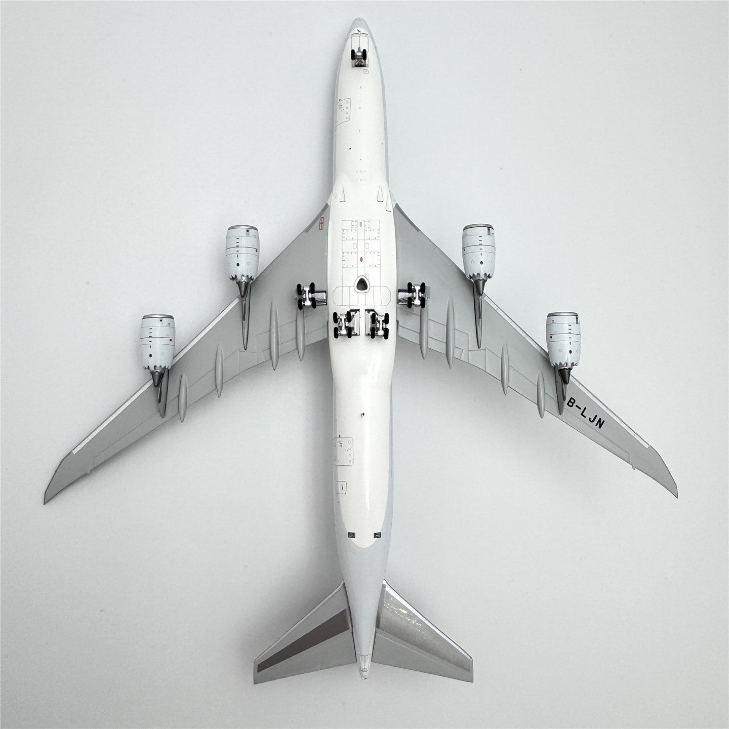 Cathay Pacific Boeing 747-8F Reg. B-LJN image 6