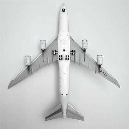 Cathay Pacific Boeing 747-8F Reg. B-LJN image 6