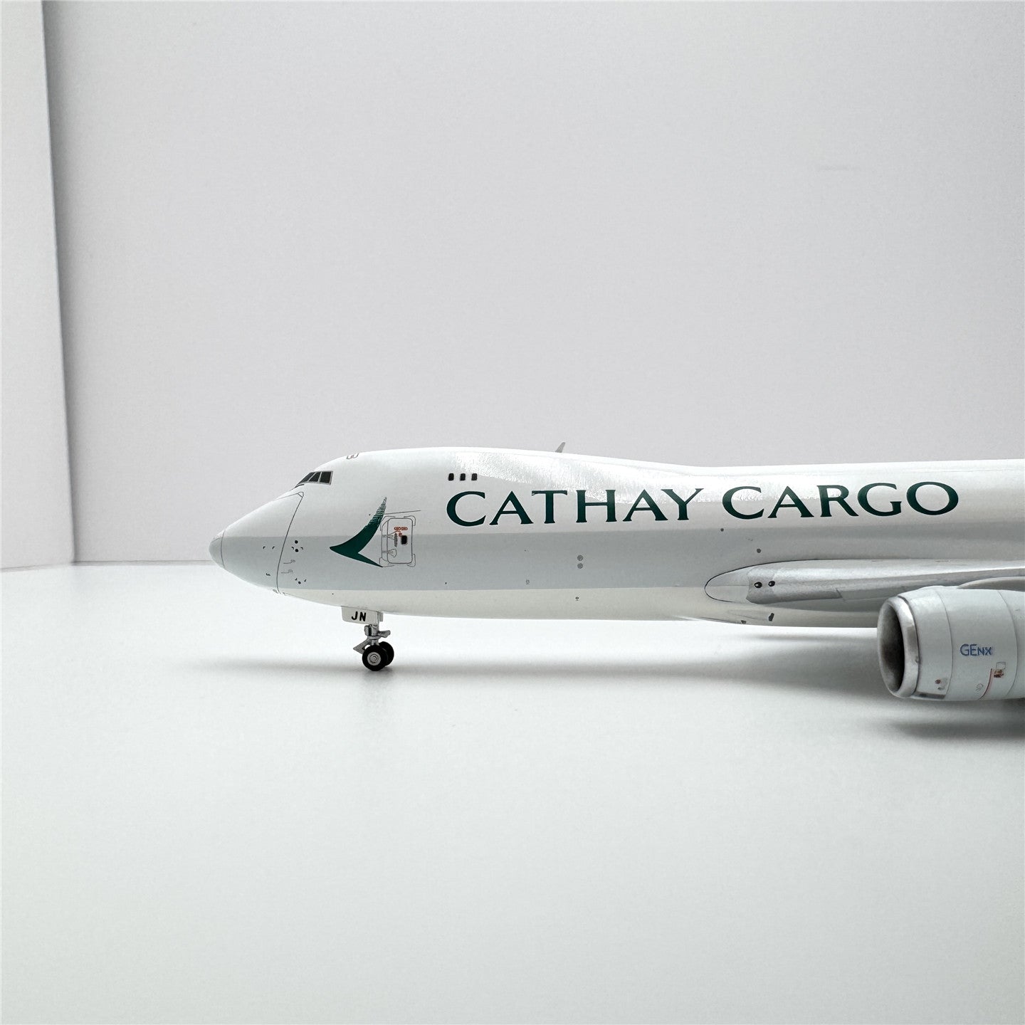 Cathay Pacific Boeing 747-8F Reg. B-LJN image 7