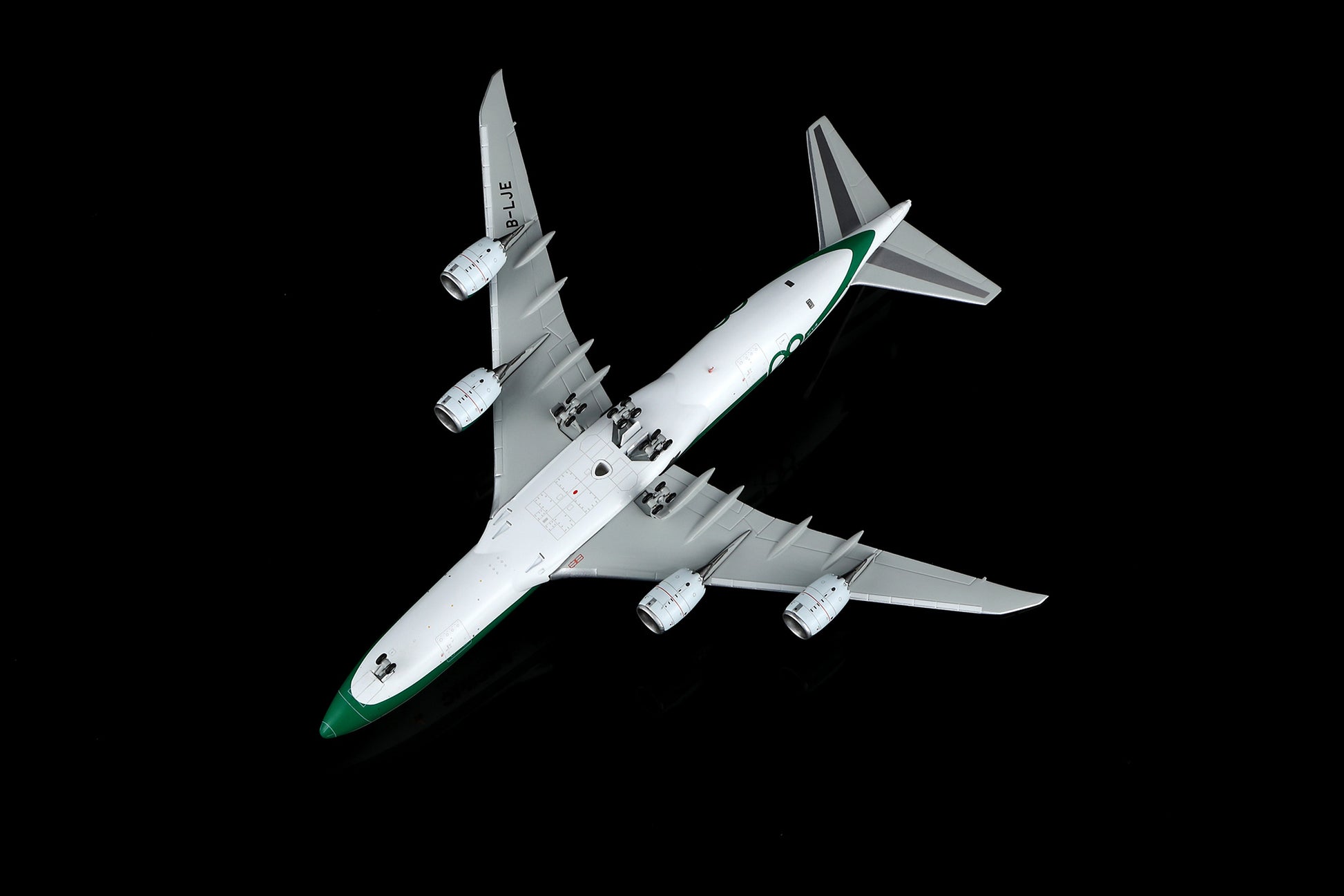 Cathay Pacific B747-8F B-LJE " 80th Anniversary Retro " Standard Version image 11