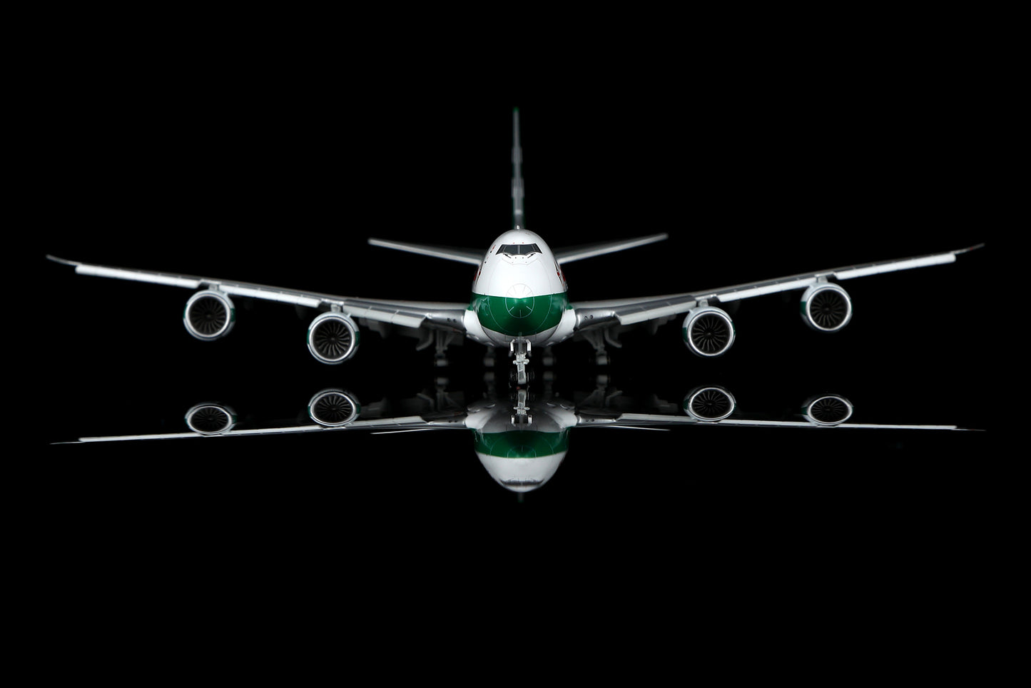 Cathay Pacific B747-8F B-LJE " 80th Anniversary Retro " Flap-down image 15