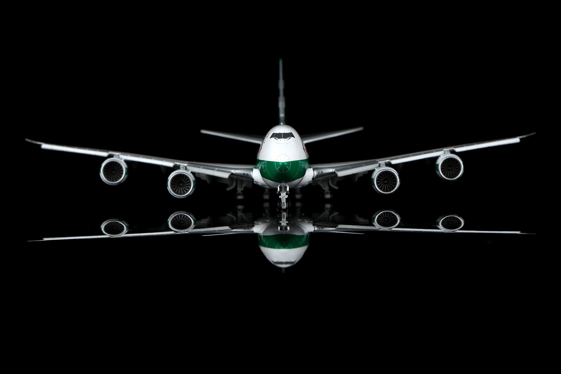Cathay Pacific B747-8F B-LJE " 80th Anniversary Retro " Flap-down image 15
