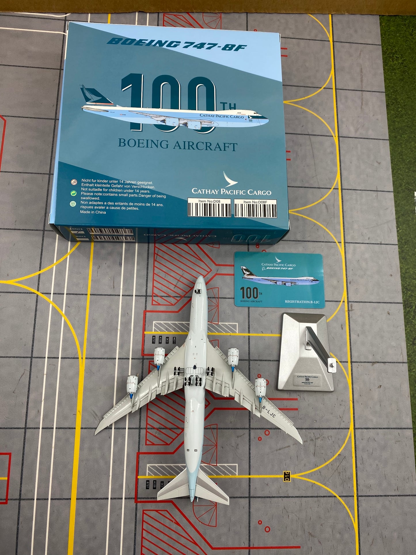 Cathay Pacific Boeing 747-8 New Livery Reg. B-LJC